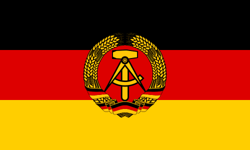 Welcher deutsche Staat hatte eine schwarz-rot-golden Flagge mit Hammer, Zirkel und Ährenkranz?